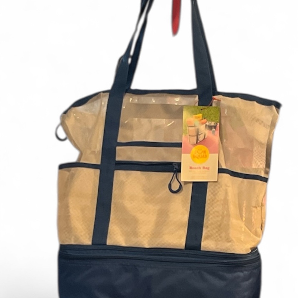 Two-Tone white and Navy Beach Tote with Insulated Base NWT